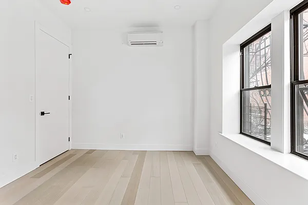 Rented by SERHANT. | media 4