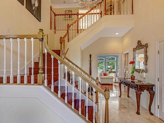 3rd image of 320 Sea Moss Ln