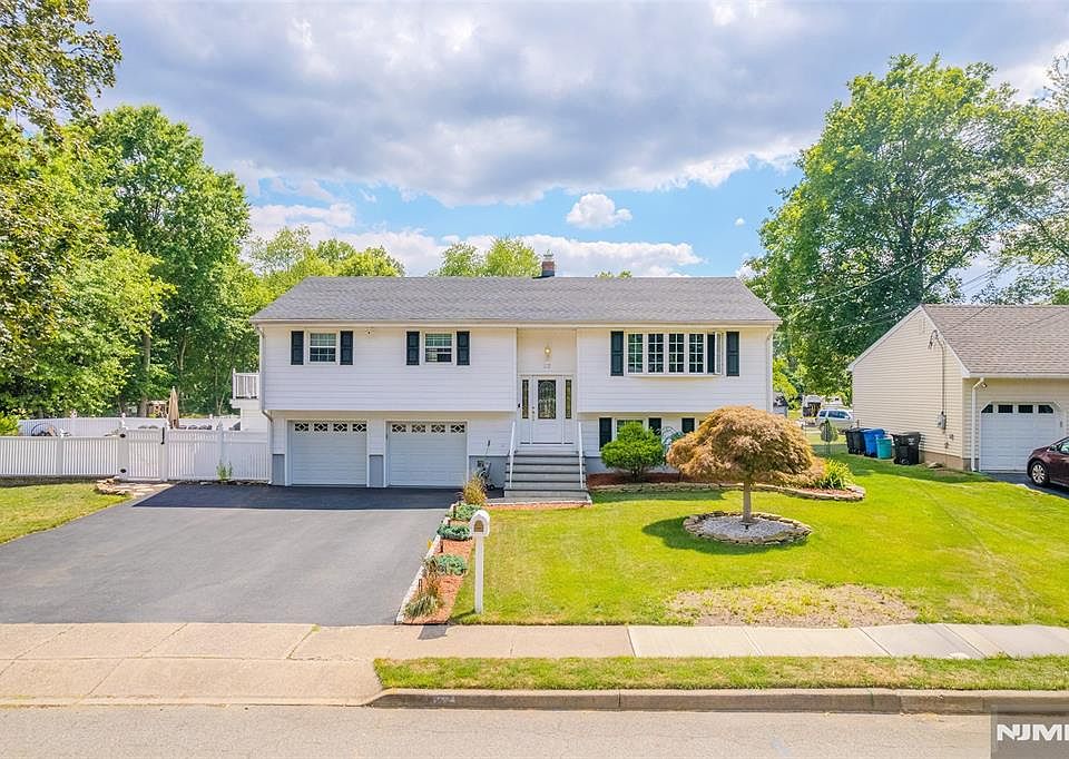 1st image of 22 Cypress Ln