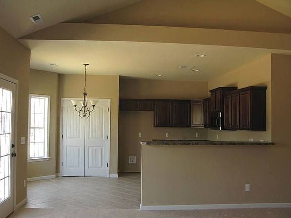 4th image of 315 Vallie Ln