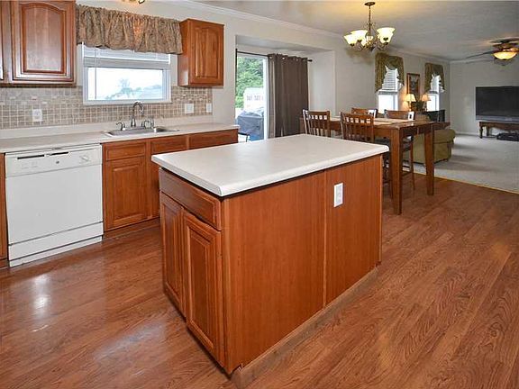 4th image of 300 Chanticleer Cir