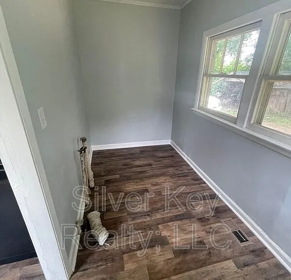 914 E Madison Ave — Photo 15