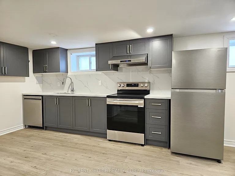 45 Mayall Ave #LOWER — Photo 12