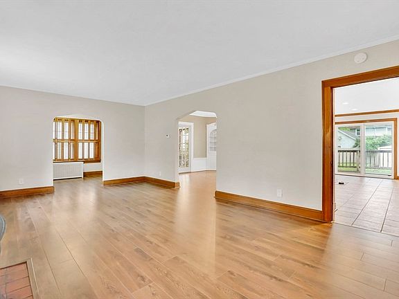 3rd image of 33 Olmsted Dr