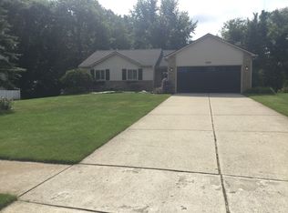 7293 Roberta Ln, Waterford, MI 48327