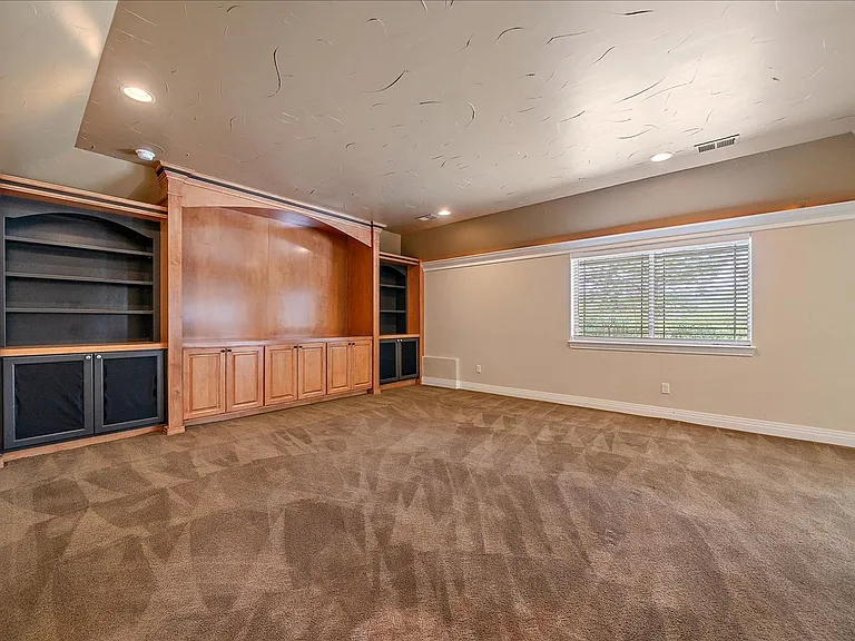 6265 Diamond Ridge Pkwy — Photo 29