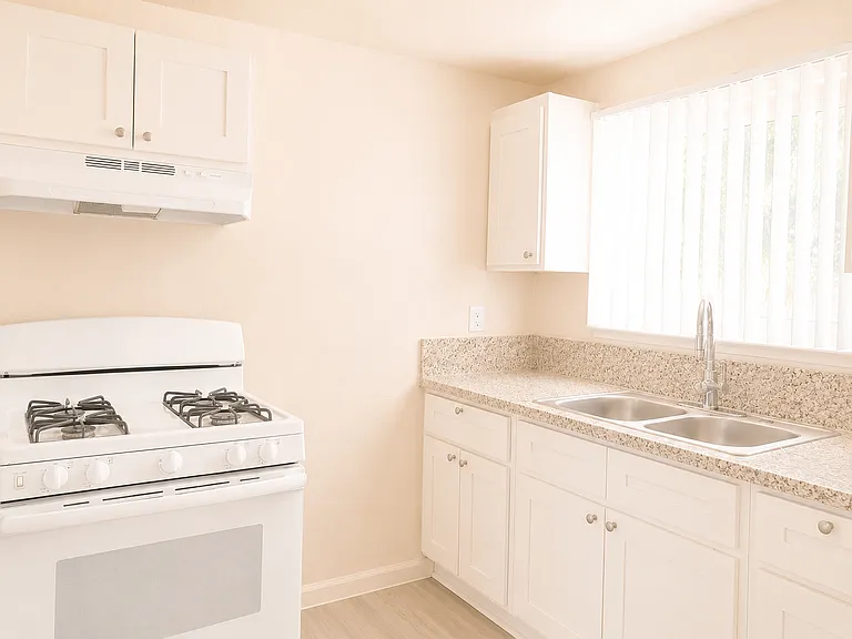 Mountain Vista Apartments — Photo 17