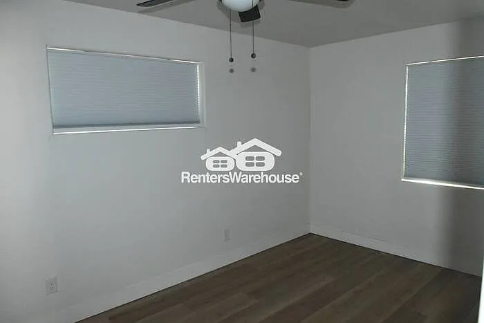 1136 E Eva St — Photo 8