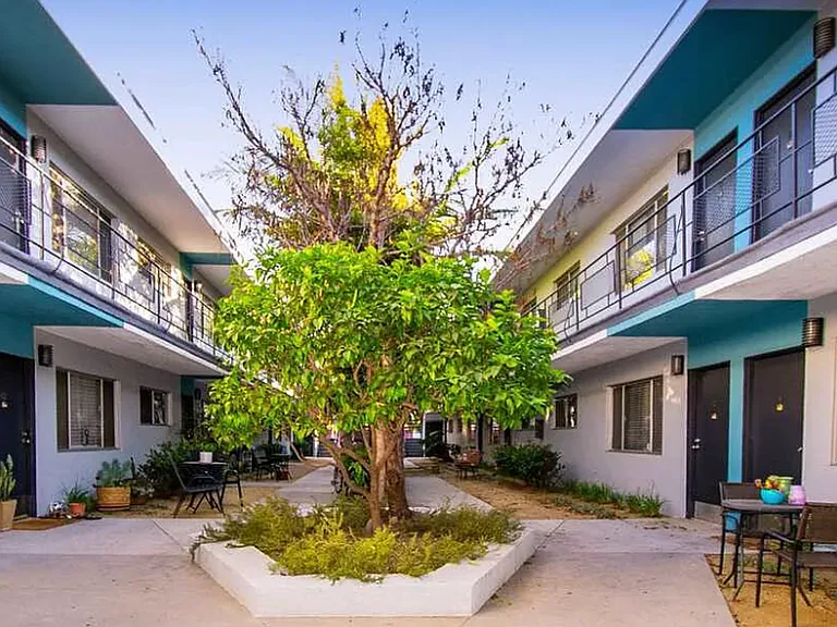 2727 Abbot Kinney Apartments, Venice CA — Photo 22