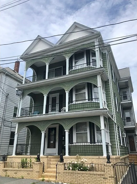 3 bed, 1.0 bath, 1000 sqft, $1,800 — Photo 1