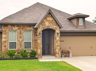 2101 Stubbs Dr, Bryan, TX 77807