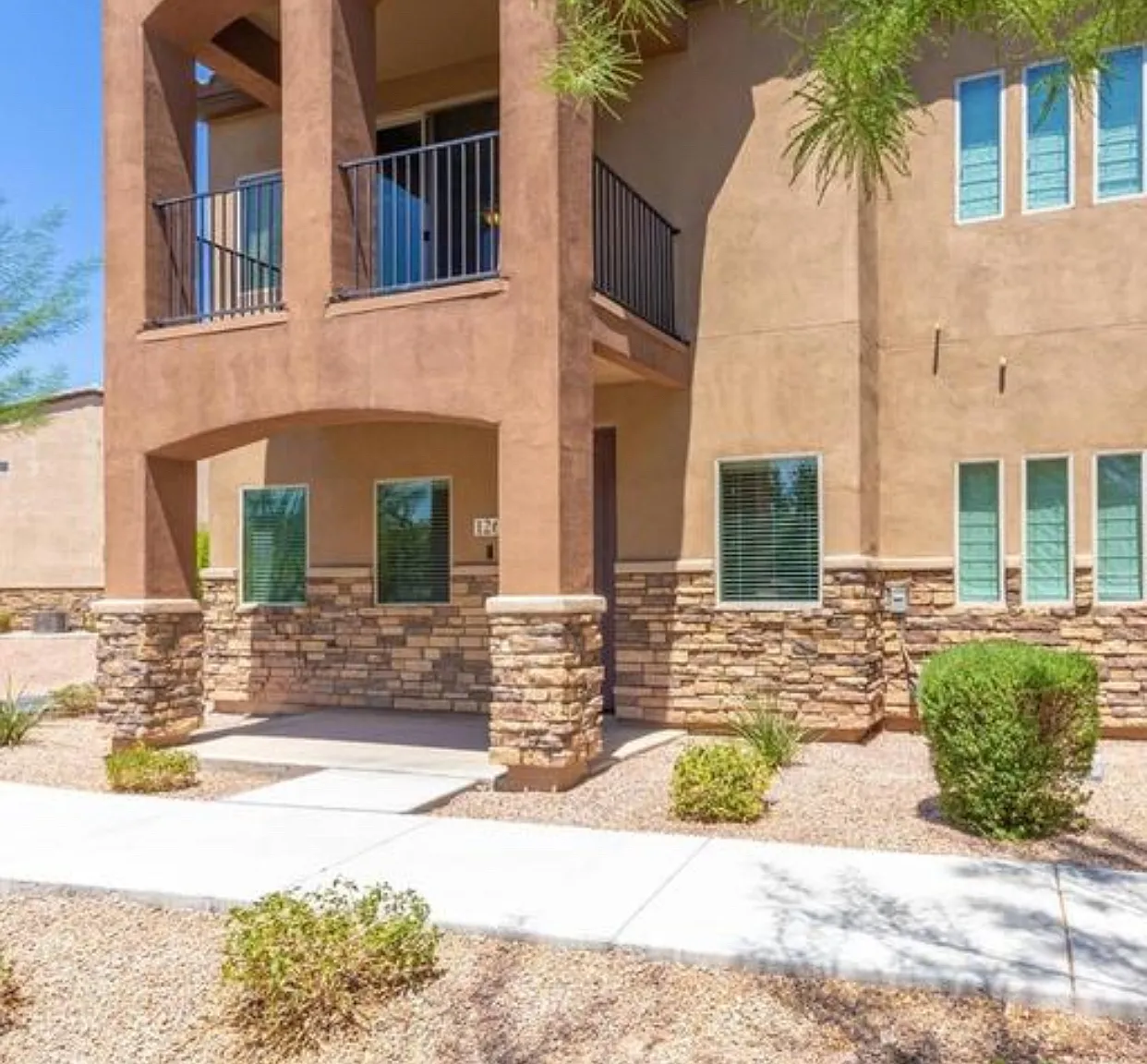 3 bed, 2.5 bath, 1558 sqft, $2,375 — Photo 2