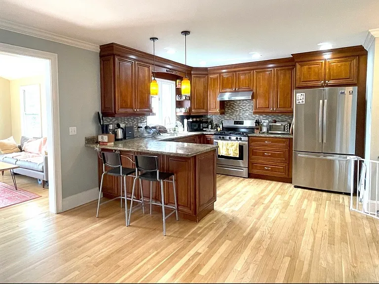 209 Hunyadi Ave — Photo 3