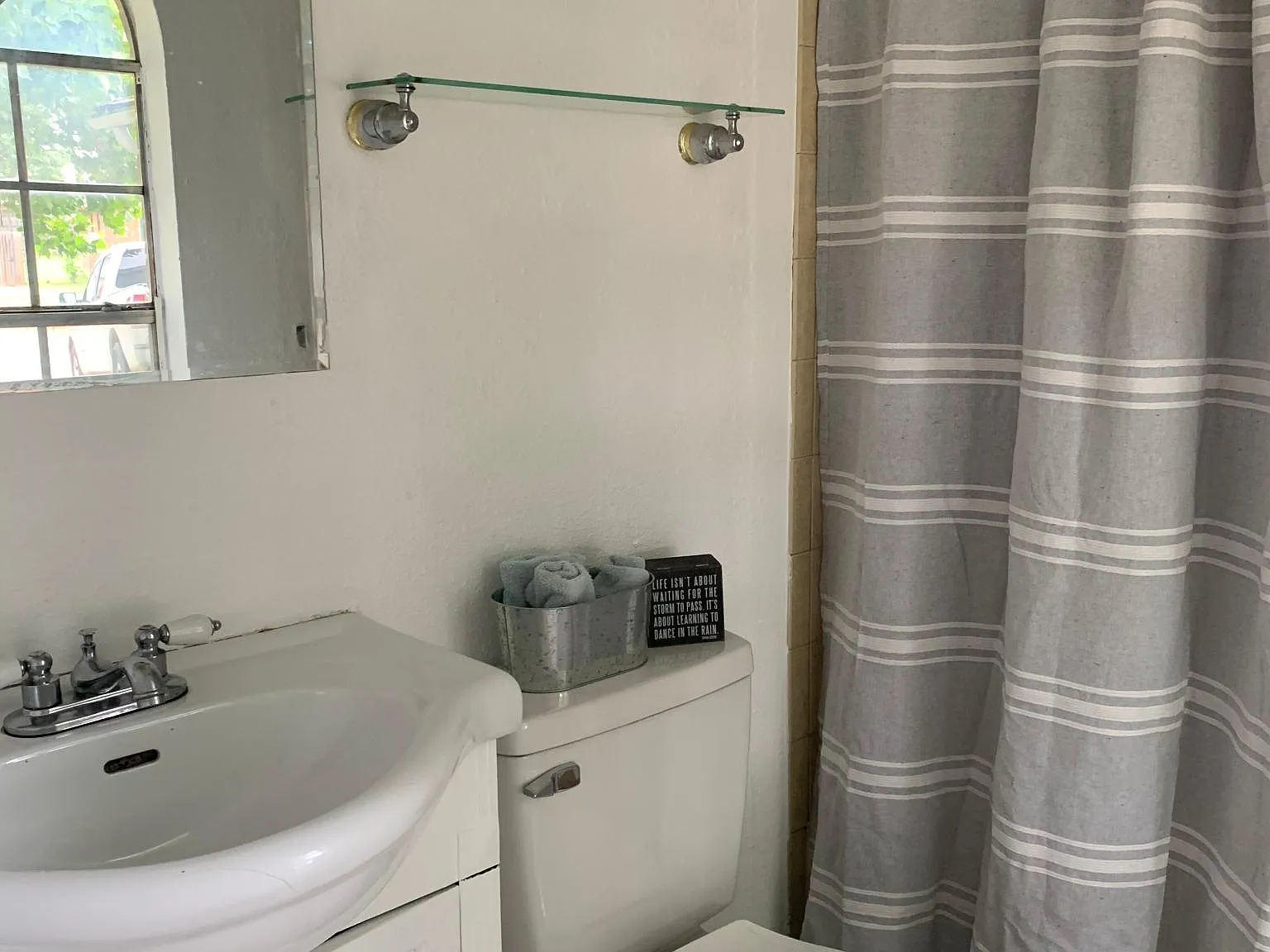 4 bed, 2050 sqft, $1,349 — Photo 4