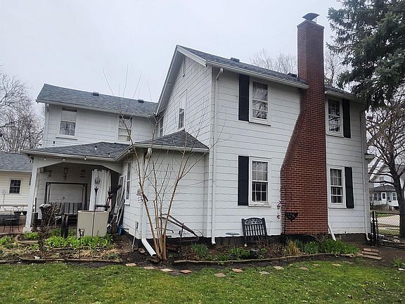 2nd image of 106 10th St N