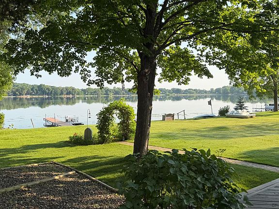 3rd image of 1037 Hamlet Dr N