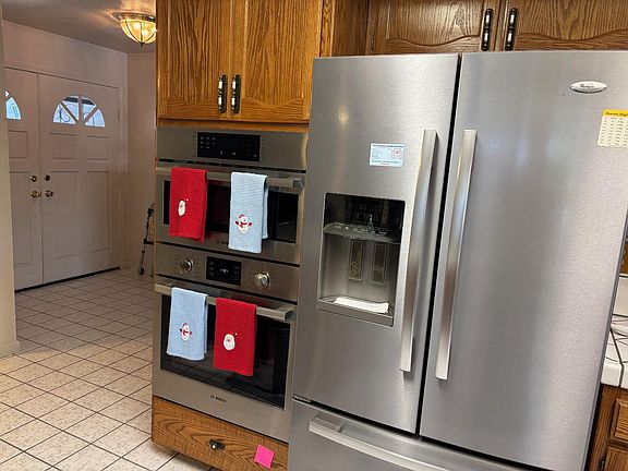 5th image of 1691 Davis St