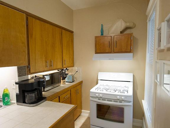 4th image of 2617 N Maryland Ave Floor 2