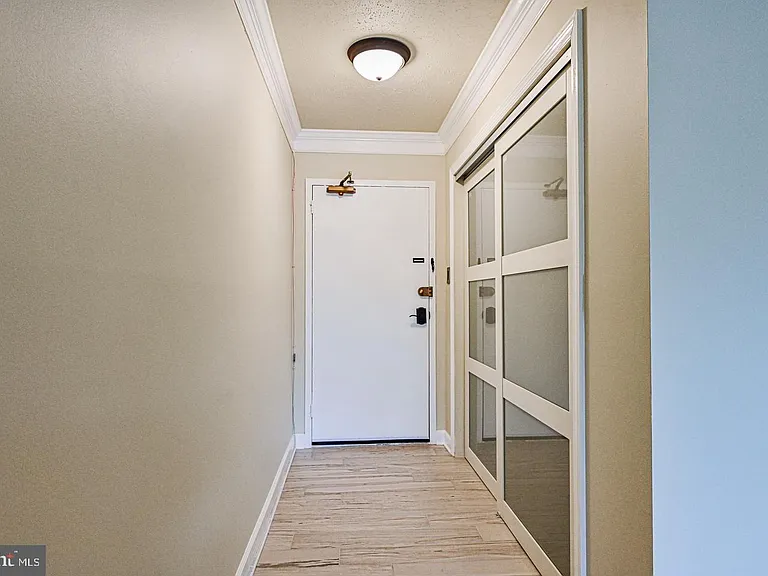 1300 Army Navy Dr #425 — Photo 10