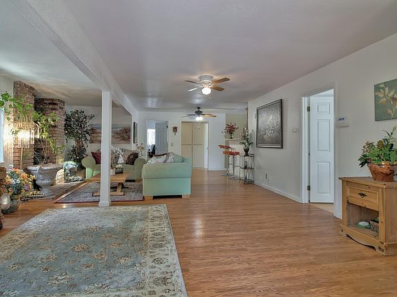 3rd image of 2665 Dryden Ave