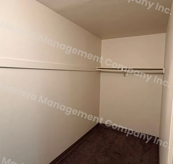 210 N C St — Photo 5