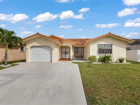 7557 W 4th Ln, Hialeah, FL 33014