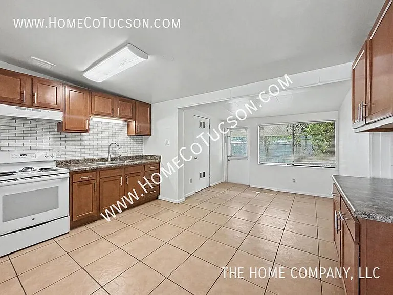 4938 S Highland Dr — Photo 4