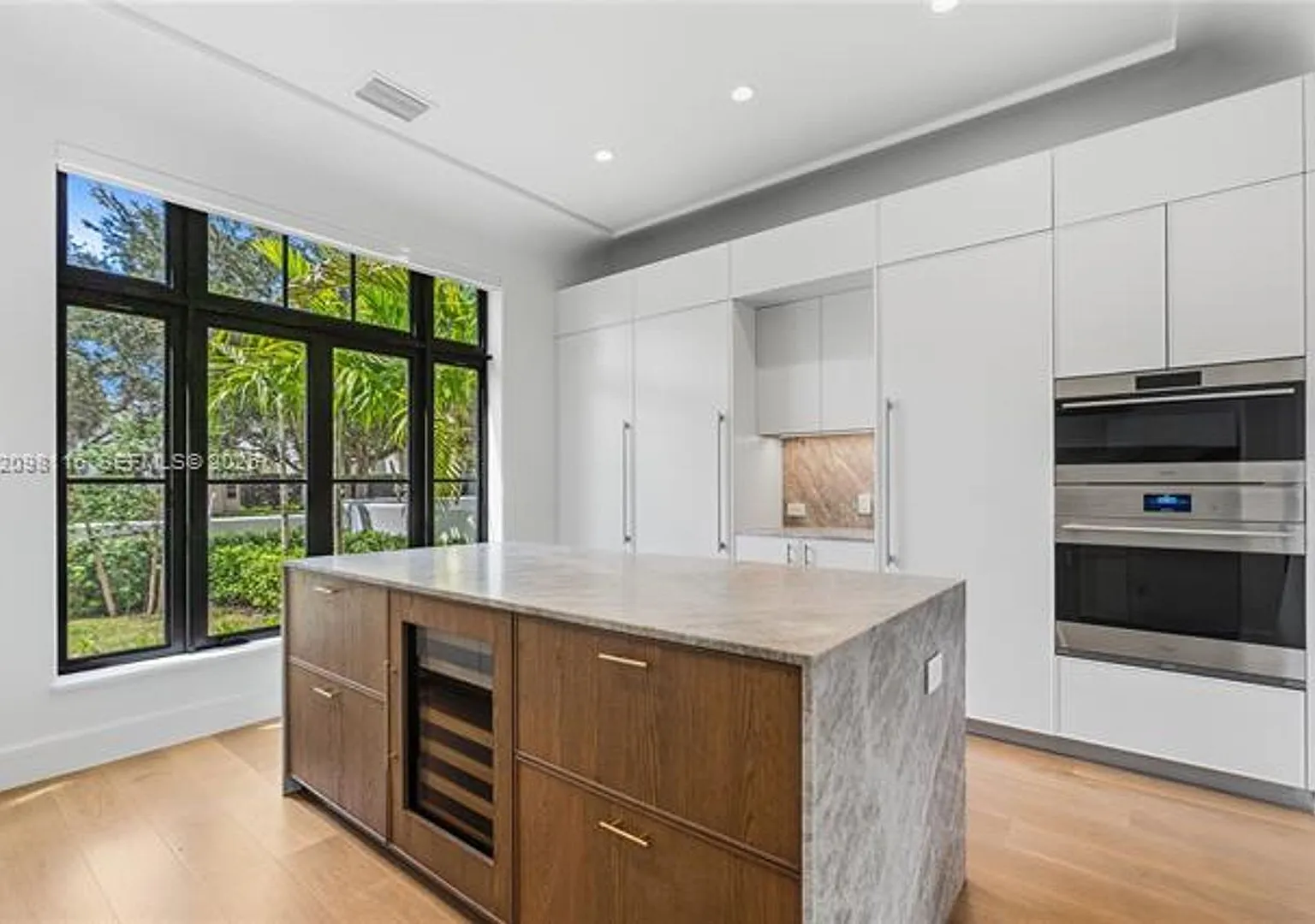 555 Santander Ave — Photo 1
