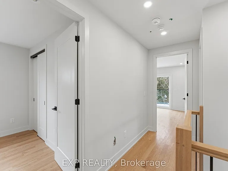 512 Roosevelt Ave #B — Photo 17