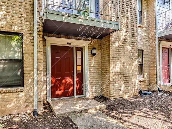 4th image of 810 Banister Ln #810