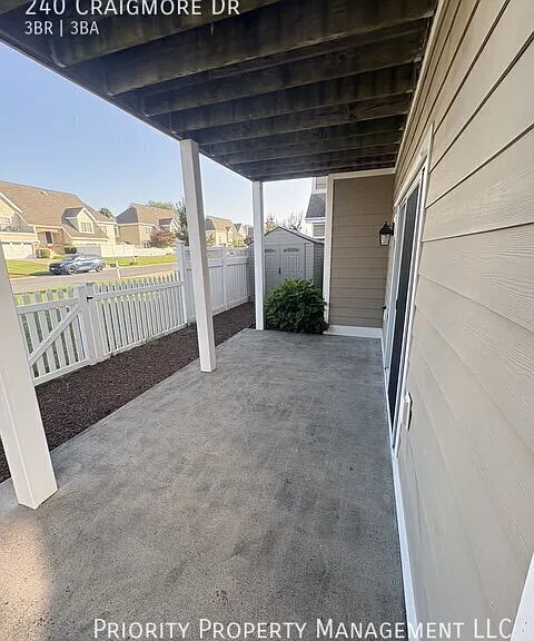 240 Craigmore Dr — Photo 17
