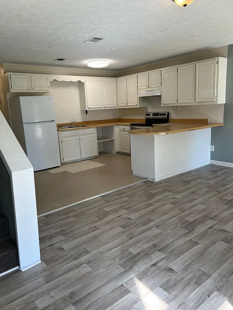 Renovated 3 Bedroom 2 Bath Home for Rent! — Photo 3