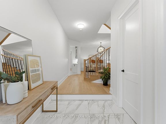 4th image of 23 Duxbury Rd N