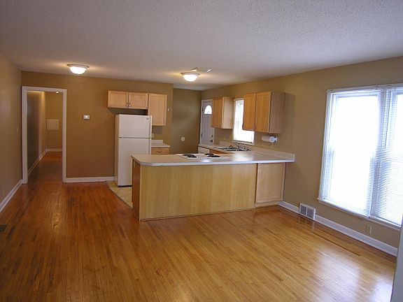 2nd image of 1209 Oxford St