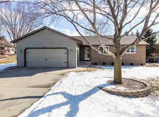1831 Juneberry Dr, Green Bay, WI 54311