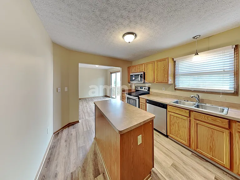 5298 Rifle Dr — Photo 3