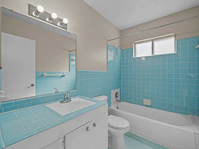 Enfield Court Apartments — Photo 7