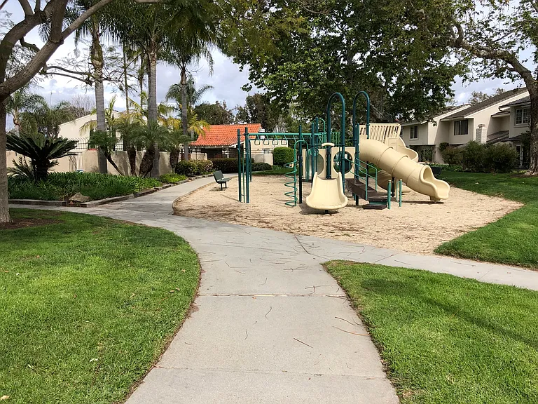 446 Vista Roma — Photo 17