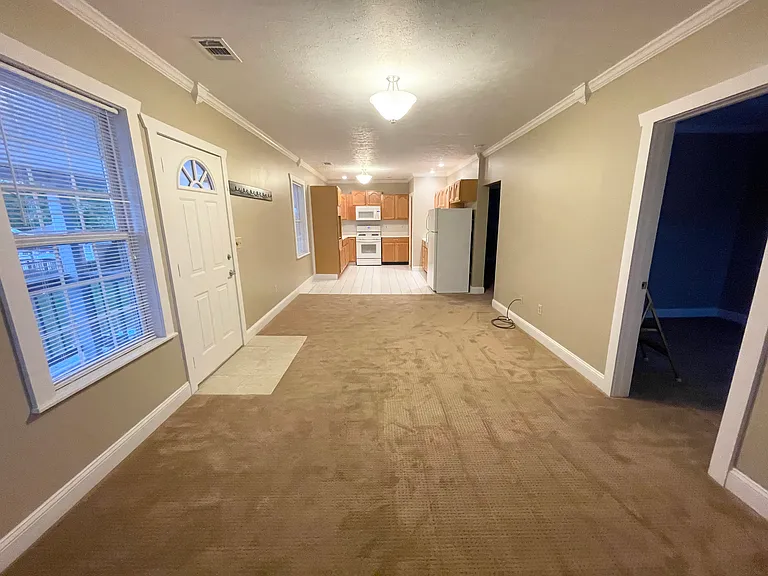 1011 Campus Dr #2 — Photo 4