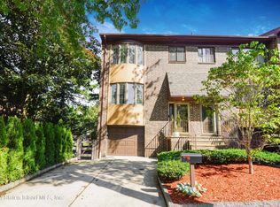 99 Dogwood Ln, Staten Island, NY 10305