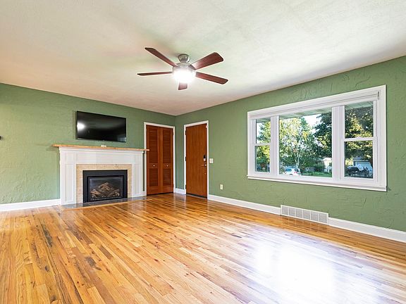 5th image of 111 Agnes Ave