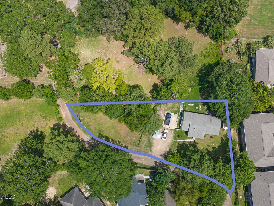 1st image of 120 Woody Dr