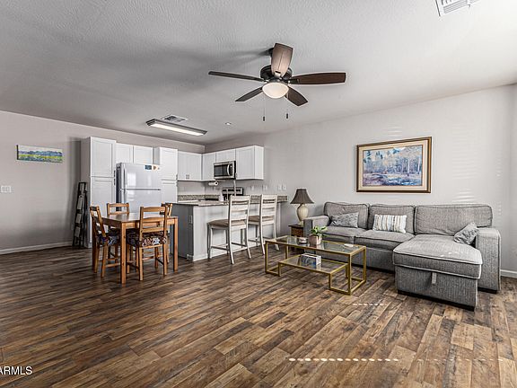 4th image of 118 W DEWEY Avenue