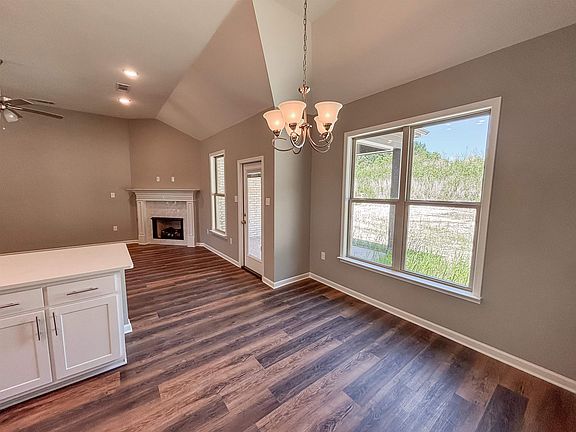 4th image of 298 Stewart Dr