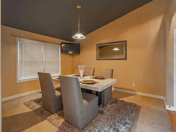2nd image of 304 Pecan Ct