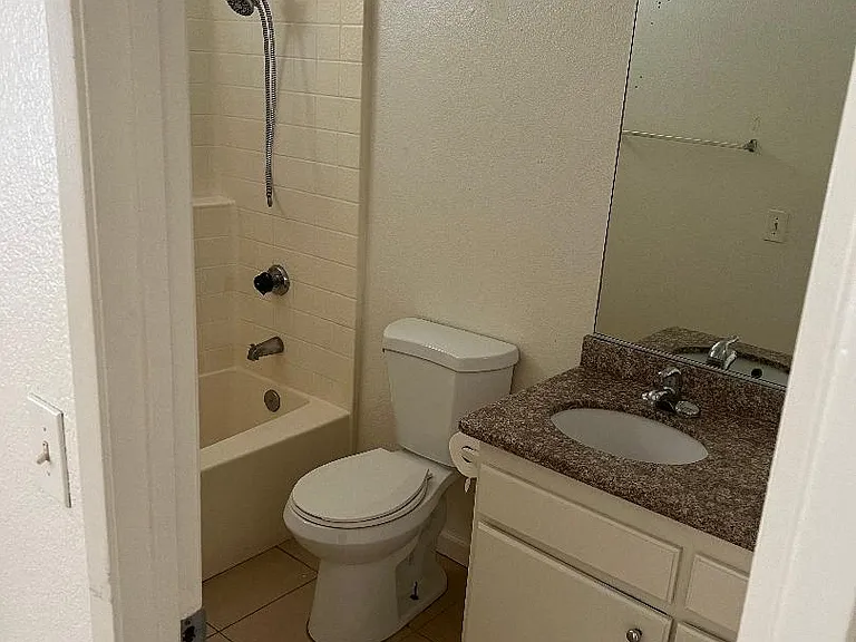 575 Sioux Dr #D — Photo 5
