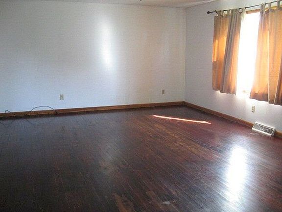 5th image of 273 Burke Ave