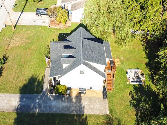 4th image of 423 Hayter Dr