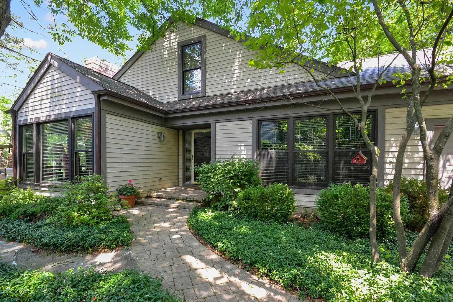 18 Warrington Dr photo 1