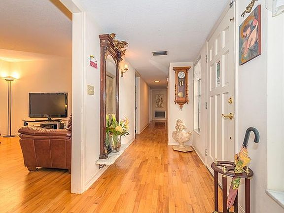 3rd image of 1432 Mockingbird Ln